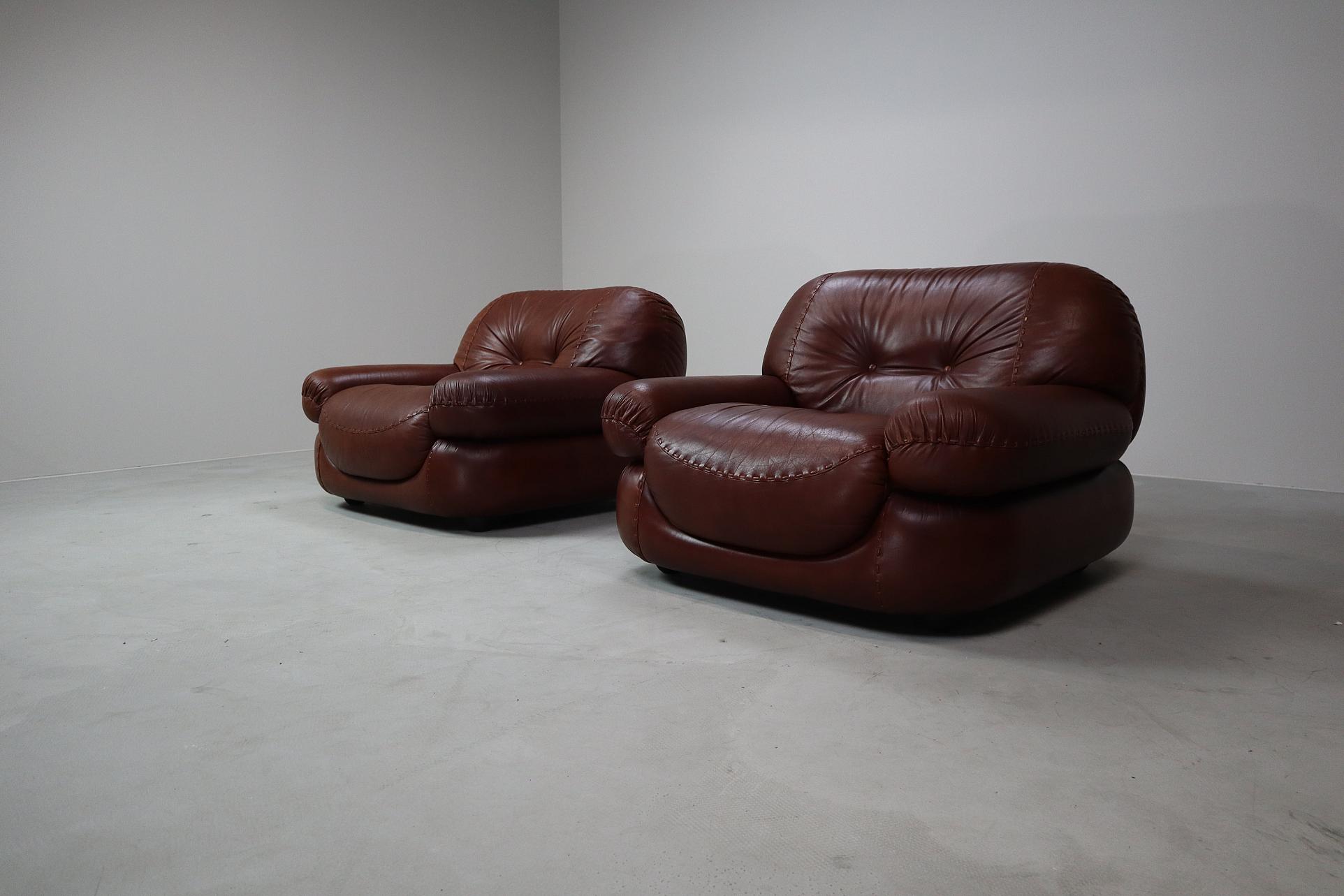 Sapporo leather armchairs by Mobil Girgi